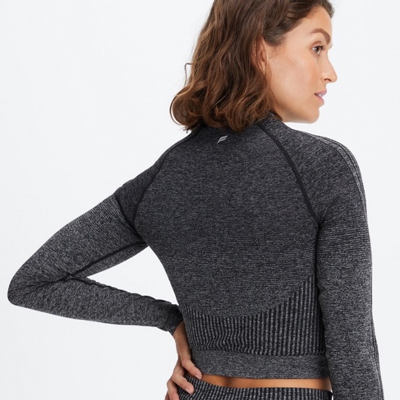 Fabletics Crop Top Stretchy / Med. - Picture 3 of 16